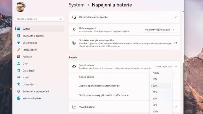 Nastavení úrovně vybití baterie, při které zařízení přejde do úsporného režimu.