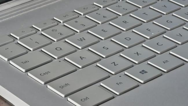 Moderní klávesnice notebooku