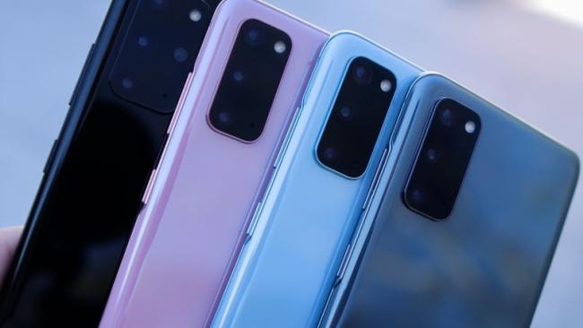 Smartphony Samsung různých barev