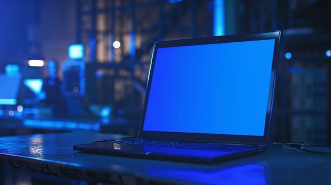 Laptop s modrou obrazovkou 