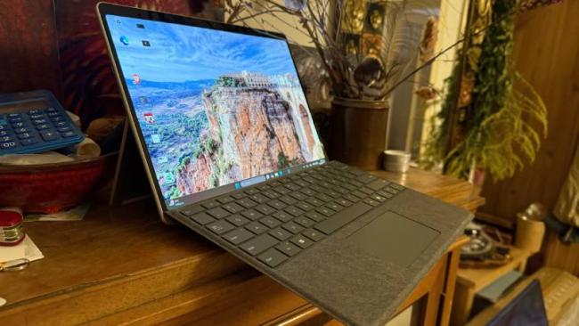 Microsoft Surface Pro 11 (X Elite)