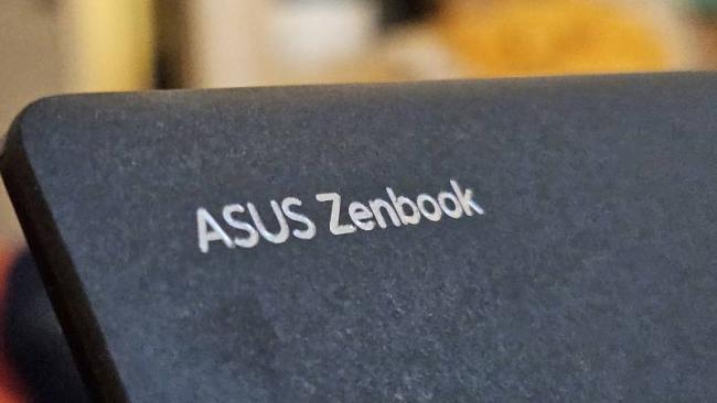 Asus Zenbook S 14 OLED