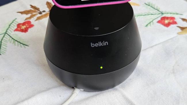 Belkin AutoTracking Stand Pro with DockKit