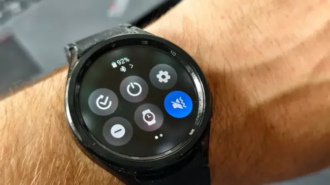 Uvlonění paměti cache na hodinkách Samsung Galaxy Watch