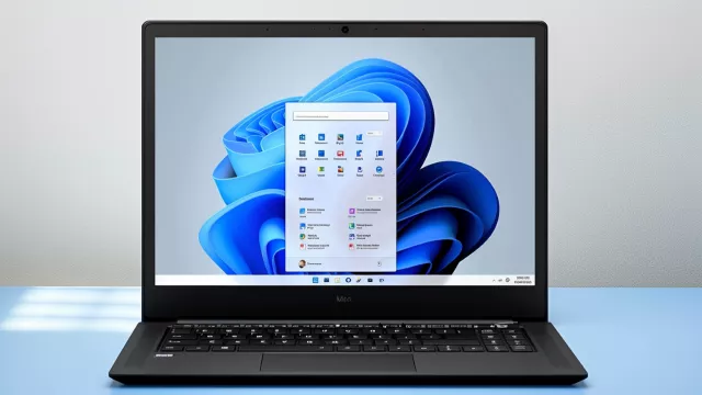 Windows 11 desktop na laptopu