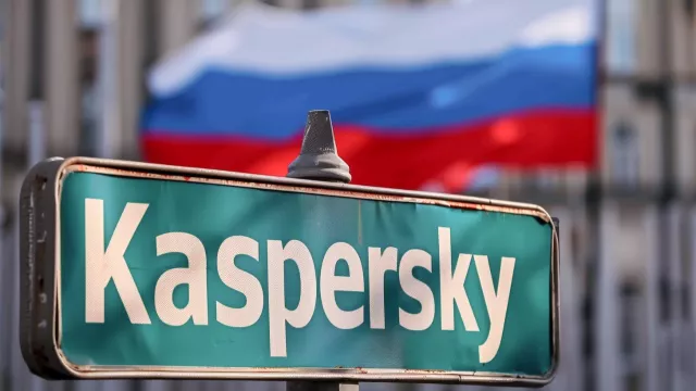 Kaspersky logo a ruská vlajka