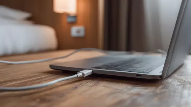 Jak správně nabíjet notebook? Zapomeňte na 100 % nabití, tohle byste měli znát